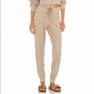 Alo Yoga Muse Sweatpants in Gravel Heather